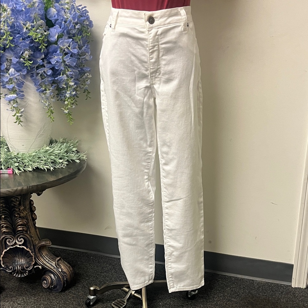 Beija-flor Elegant White Straight Leg Jeans for Women